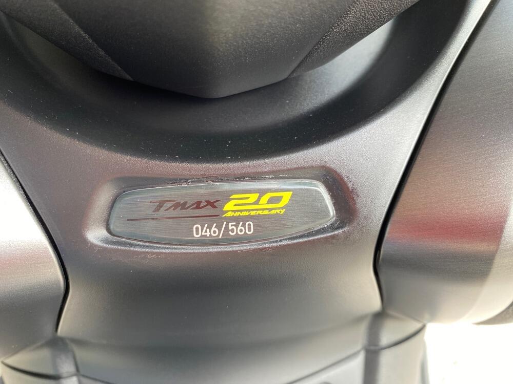 Yamaha T-Max 560 20° anniversario (2021) (2)