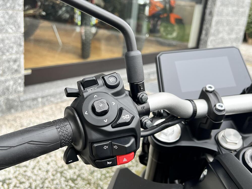 Yamaha MT-07 Y-AMT (2025 - 26) (8)