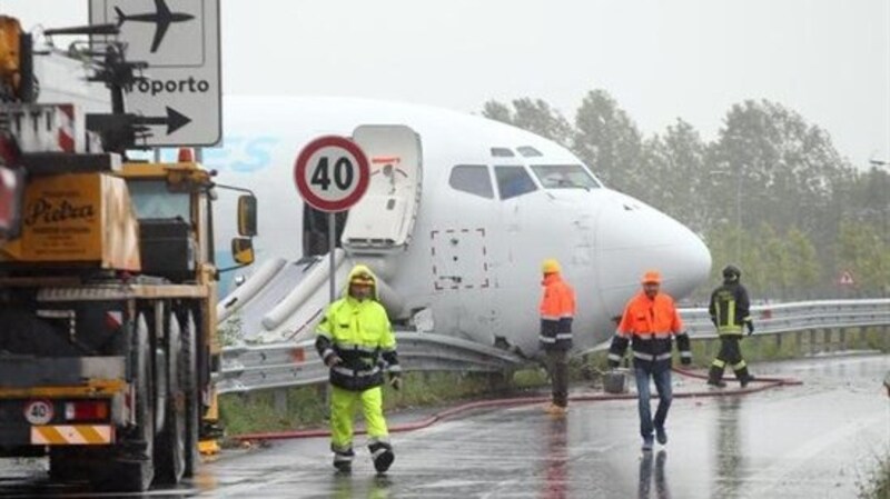 Aereo esce di pista all&rsquo;aeroporto di Bergamo. Nessun ferito, traffico nel caos