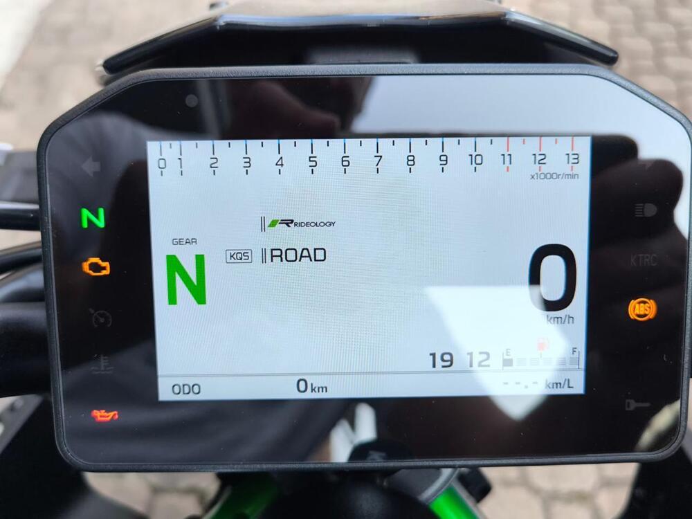 Kawasaki Z 900 (2025 - 26) (7)