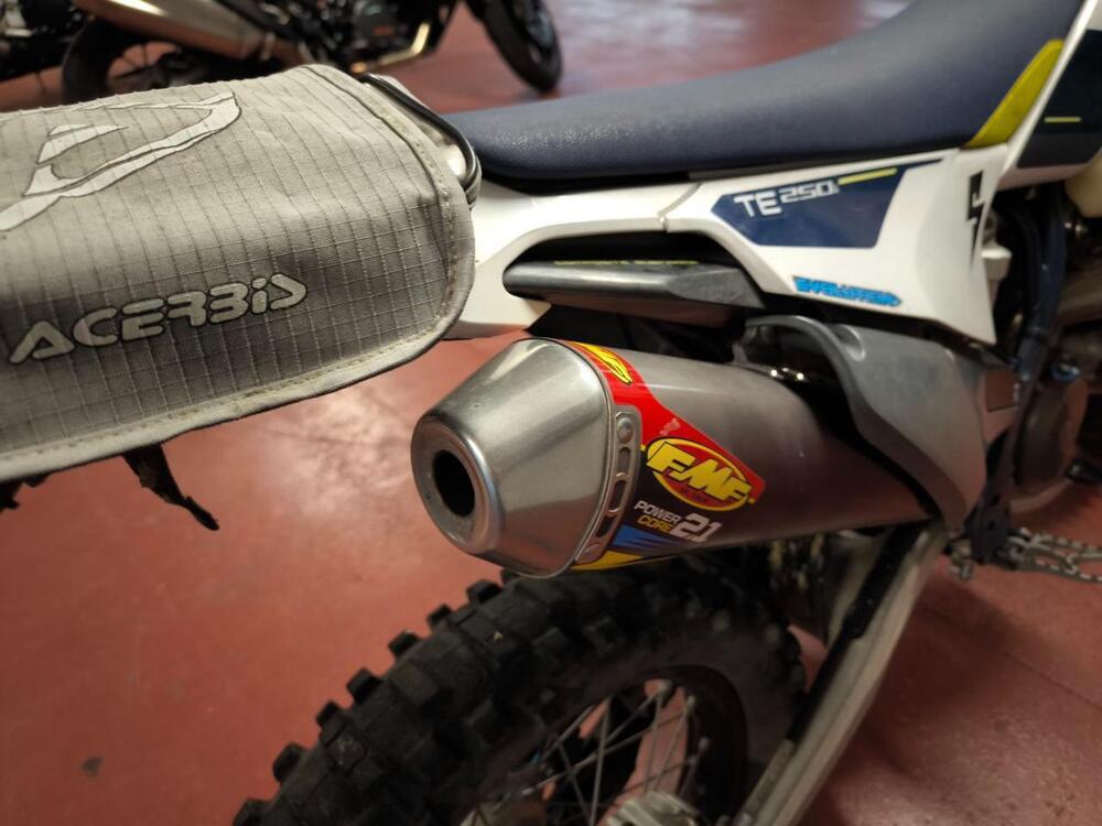 Husqvarna TE 250i (2020) (2)