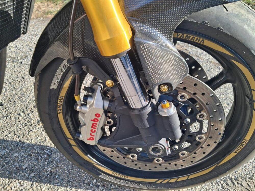 Yamaha YZF R1 (2000 - 01) (9)