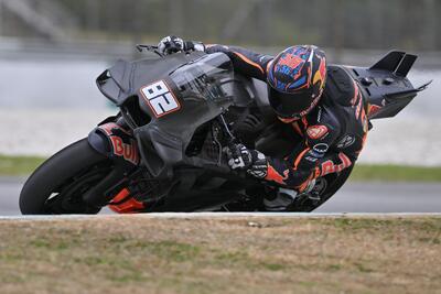 MotoGP 2026. Che ci fa Mika Kallio nello Shakedown? Probabilmente sta testando la KTM 850cc