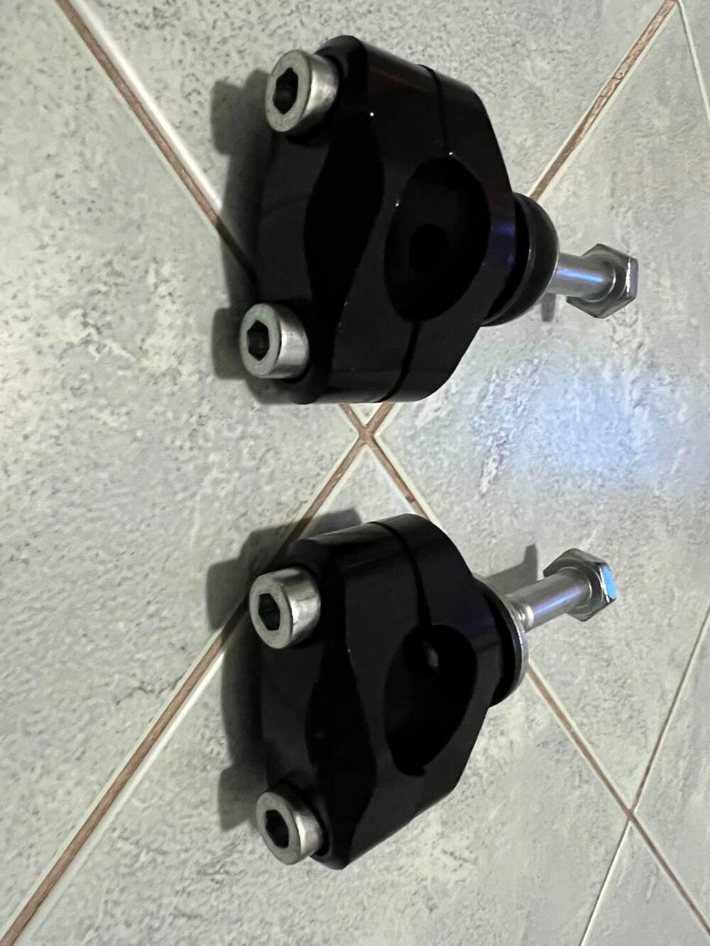 Coppia di RISER ribassati Booster neri (2)