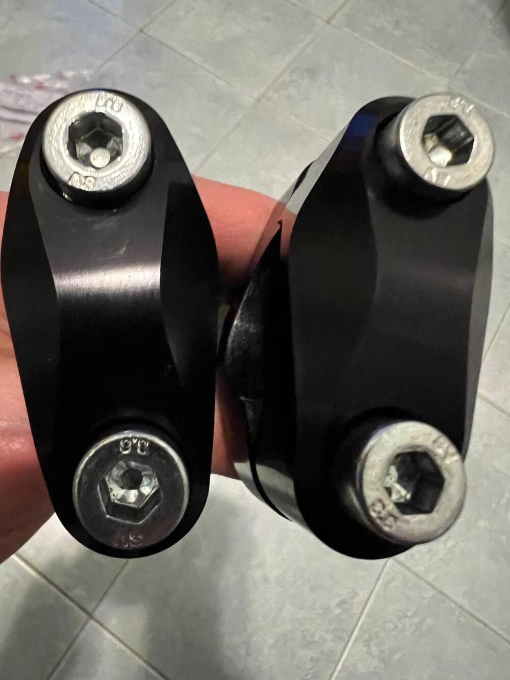 Coppia di RISER ribassati Booster neri (3)