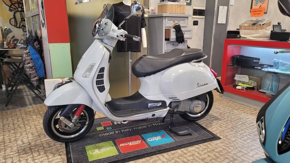 Vespa GTS 300 Super (2008 - 16) (3)