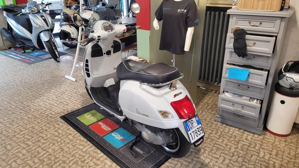 Vespa GTS 300 Super (2008 - 16) (4)