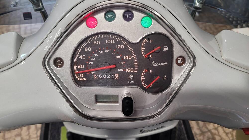 Vespa GTS 300 Super (2008 - 16) (5)