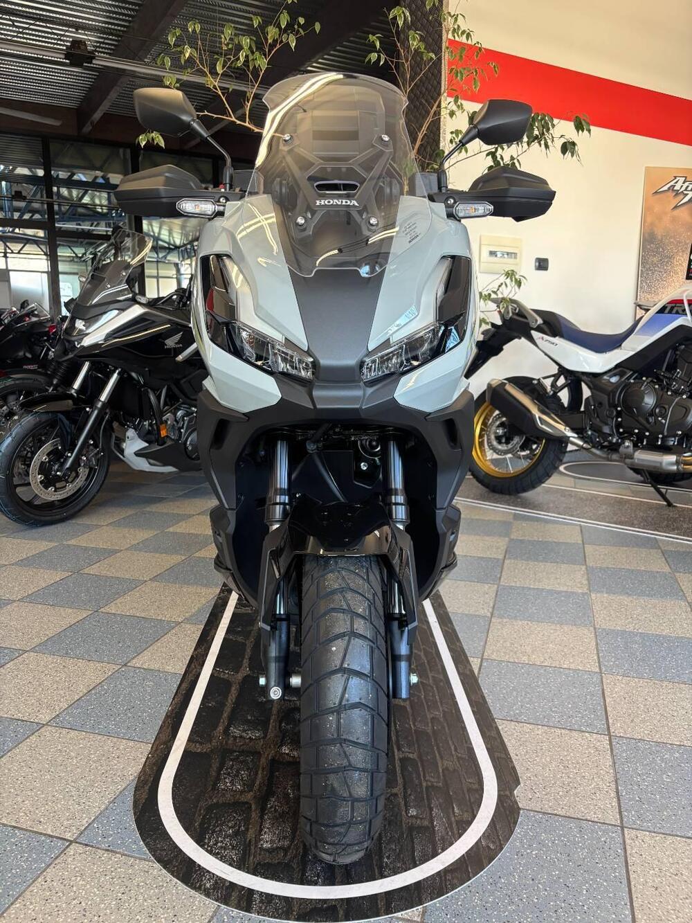 Honda ADV 350 Special Edition (2025 - 26) (2)