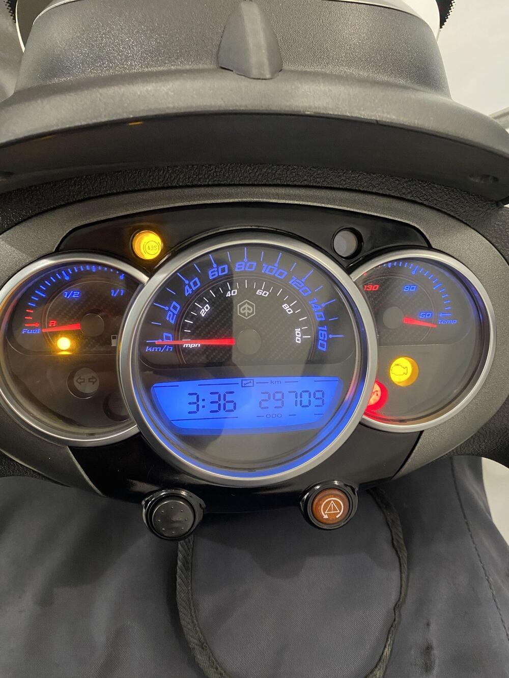 Piaggio Beverly 300 i.e. ABS-ASR (2016 - 20) (3)