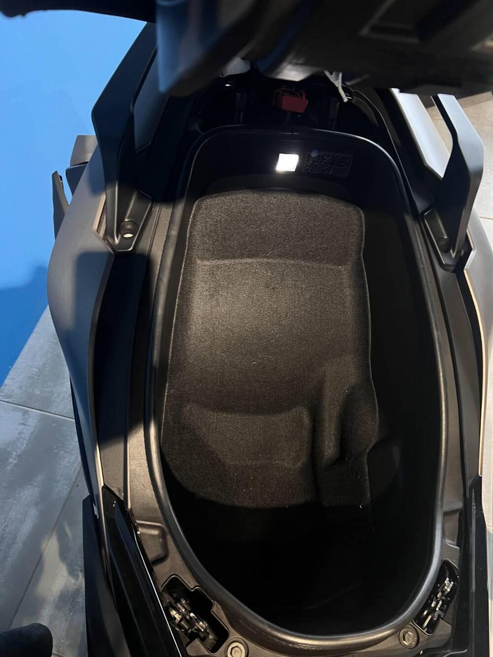 Kymco AK 550 Premium (2023 - 25) (9)