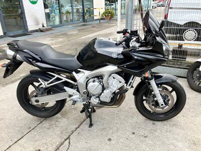 Yamaha FZ6 Fazer (2004 - 07) usata