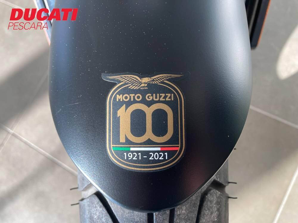 Moto Guzzi V7 Stone Centenario (2021 - 22) (6)