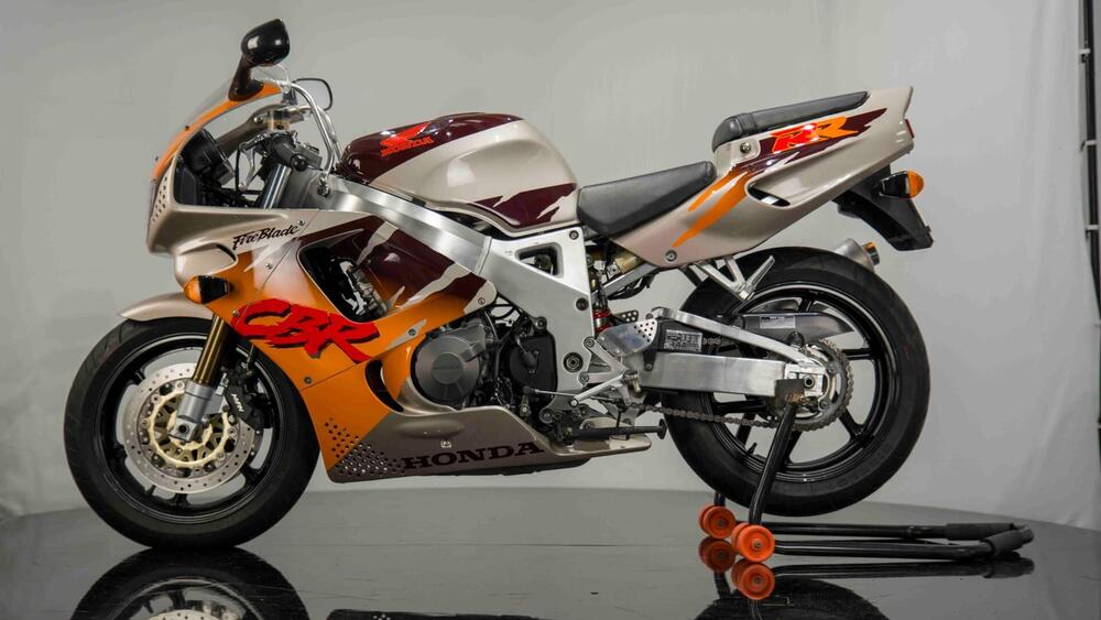 Honda CBR 900 RR (2)