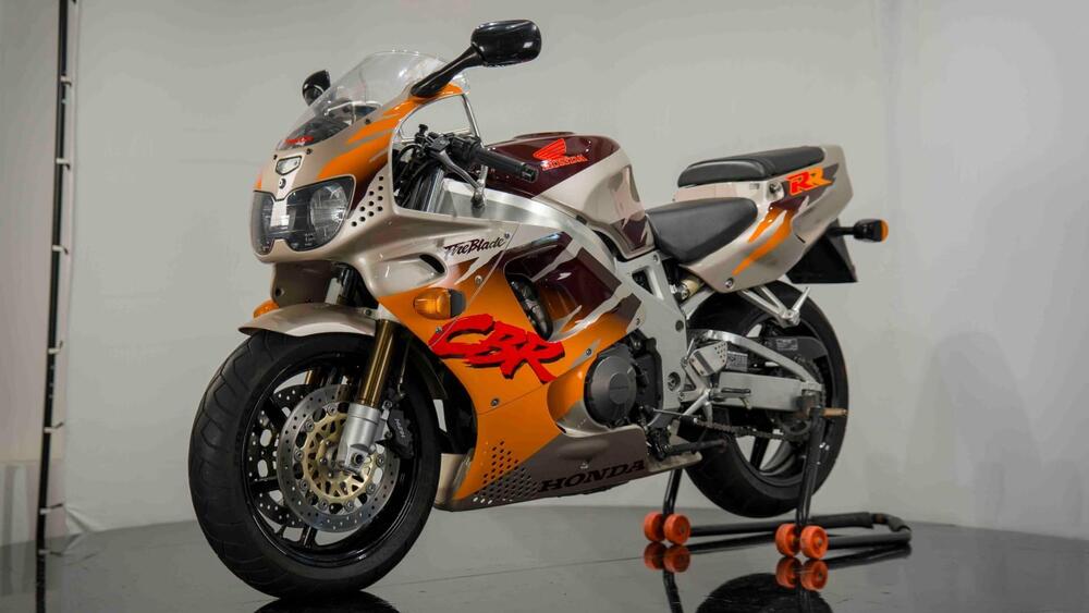 Honda CBR 900 RR (3)