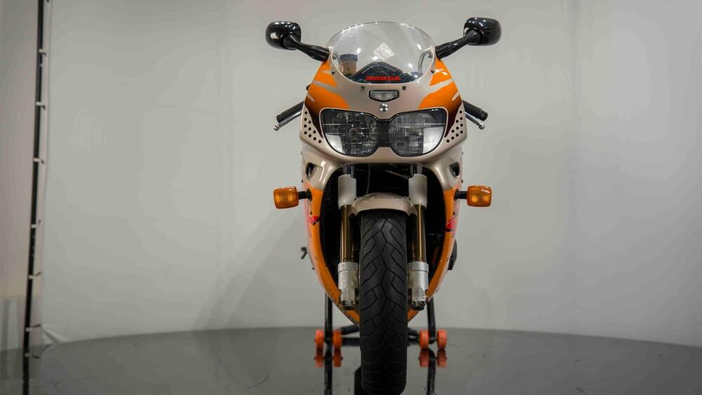 Honda CBR 900 RR (4)