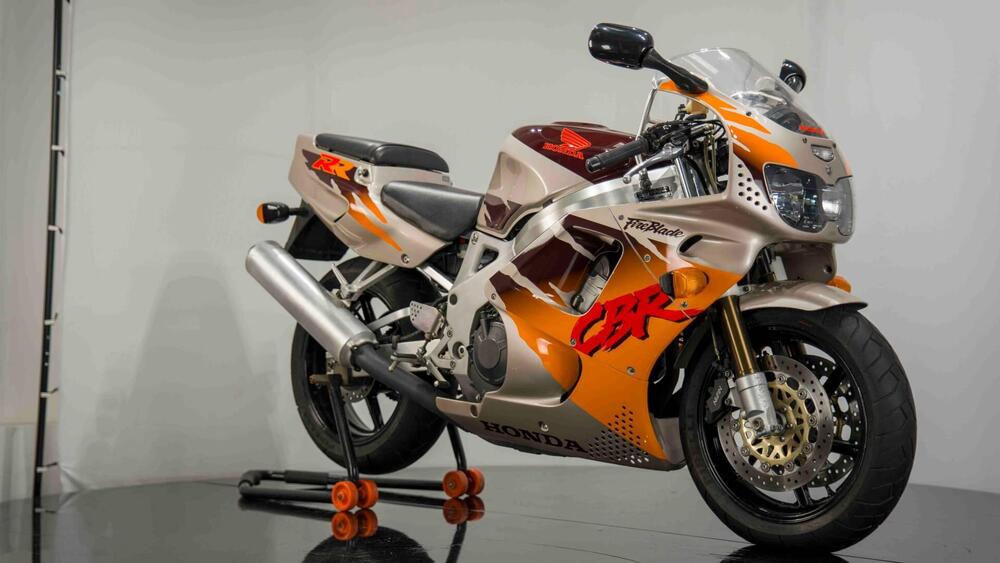 Honda CBR 900 RR (5)
