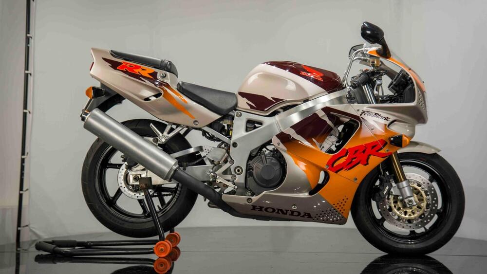 Honda CBR 900 RR (6)