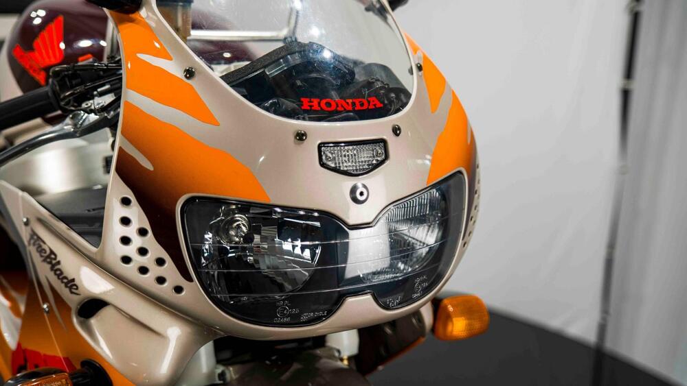 Honda CBR 900 RR (15)