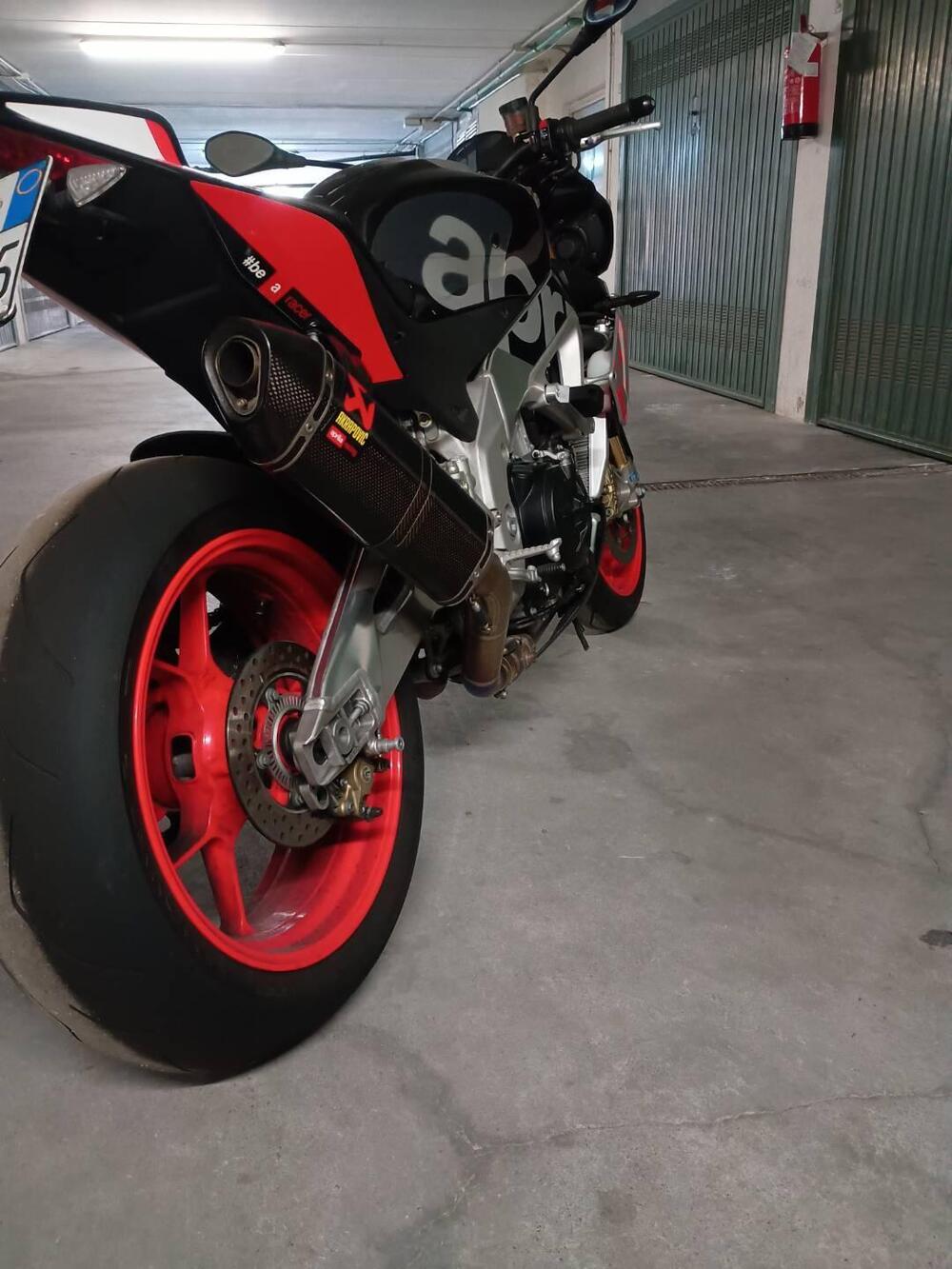 Aprilia Tuono V4 Factory (2015 - 17) (3)