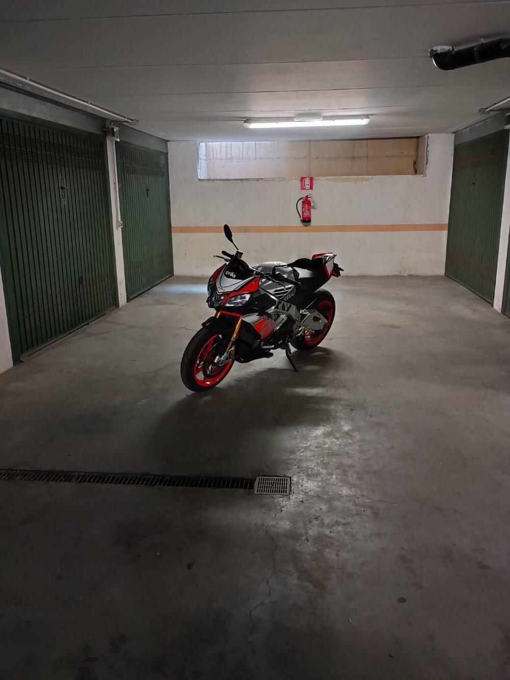 Aprilia Tuono V4 Factory (2015 - 17) (5)