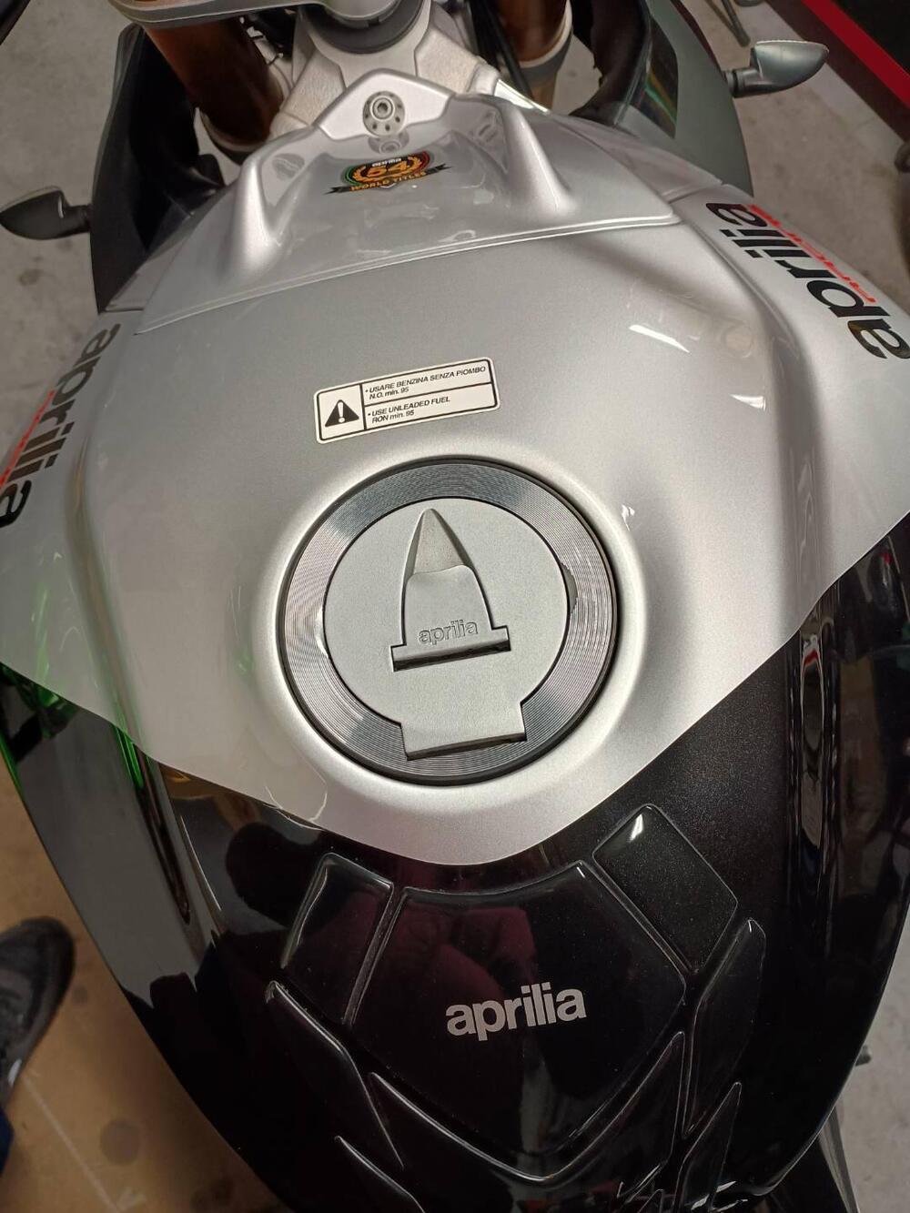 Aprilia Tuono V4 Factory (2015 - 17) (7)