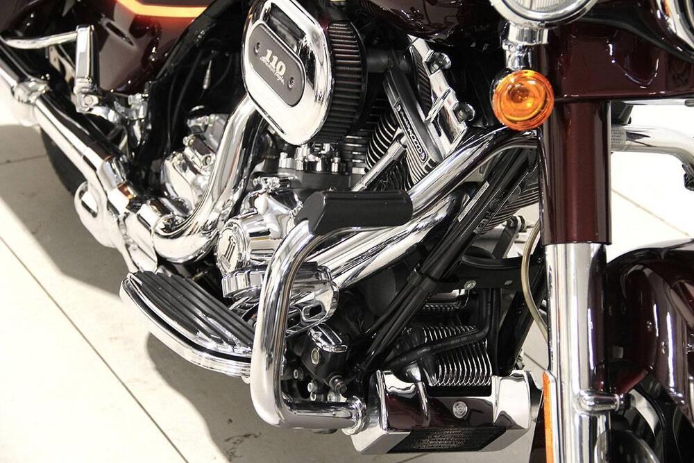 Harley-Davidson 1800 Street Glide (2010 - 11) - FLHXSE (4)
