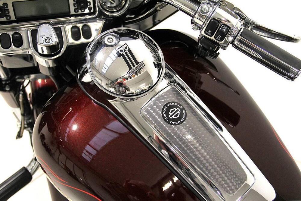 Harley-Davidson 1800 Street Glide (2010 - 11) - FLHXSE (16)