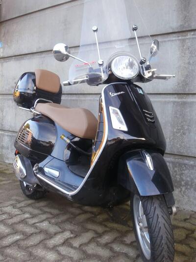 Vespa GTS 300 (2017 - 18) usata