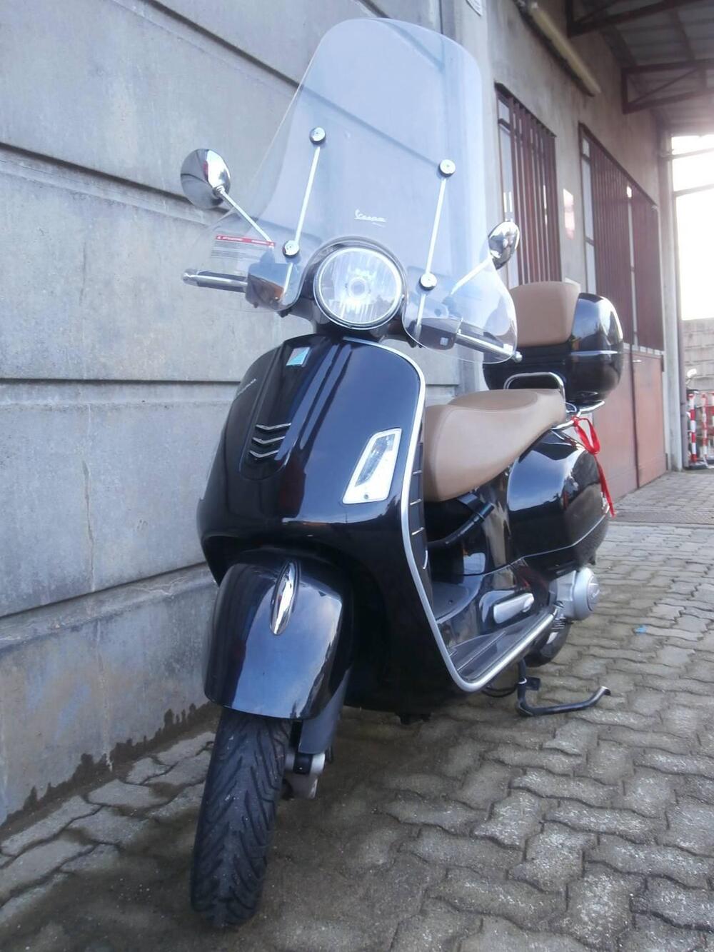 Vespa GTS 300 (2017 - 18) (2)