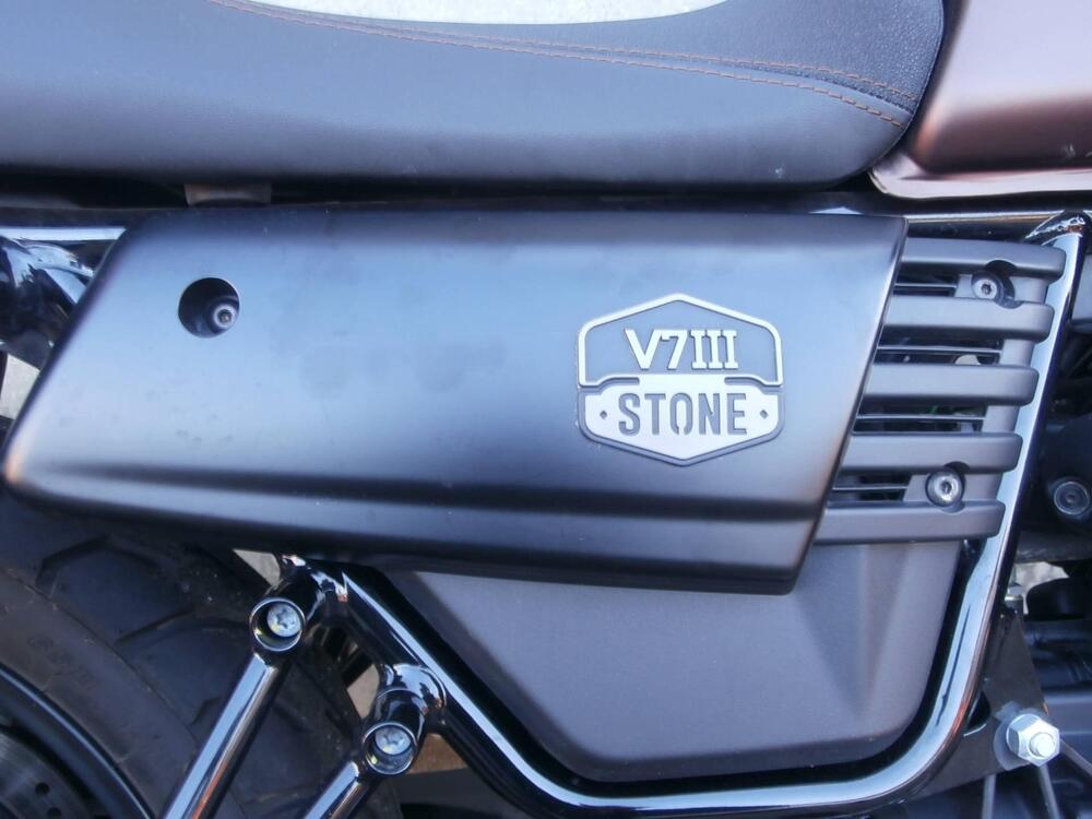 Moto Guzzi V7 III Stone Night Pack (2019 - 20) (9)