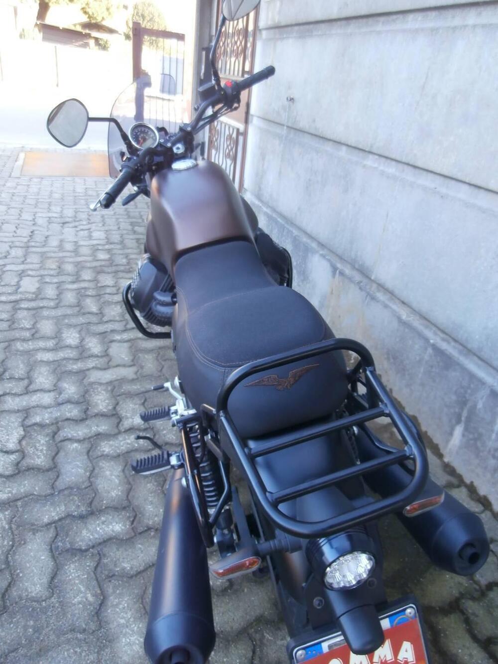 Moto Guzzi V7 III Stone Night Pack (2019 - 20) (8)