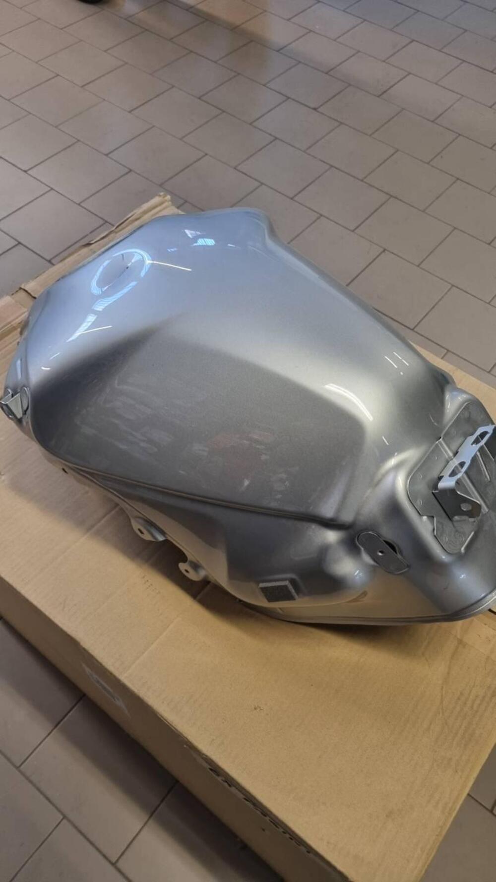 SERBATOIO YAMAHA MT 10 SP