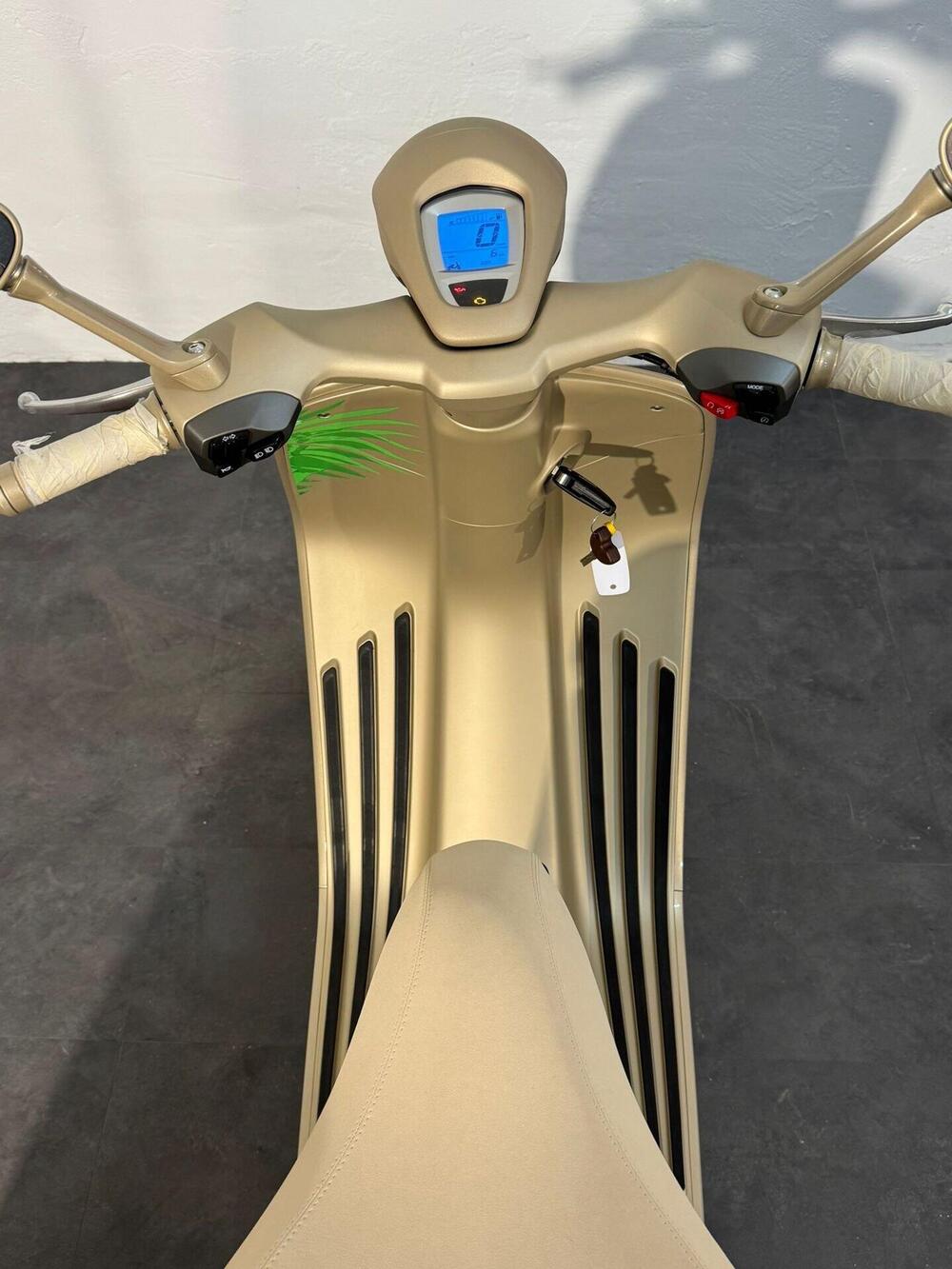 Vespa Vespa 946 Snake 125 (2025) (7)