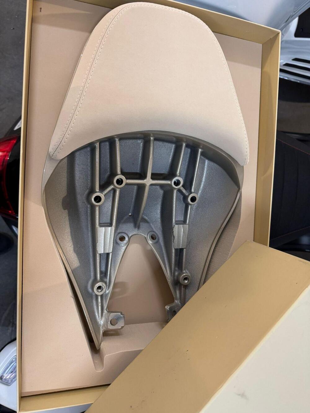 Vespa Vespa 946 Snake 125 (2025) (11)