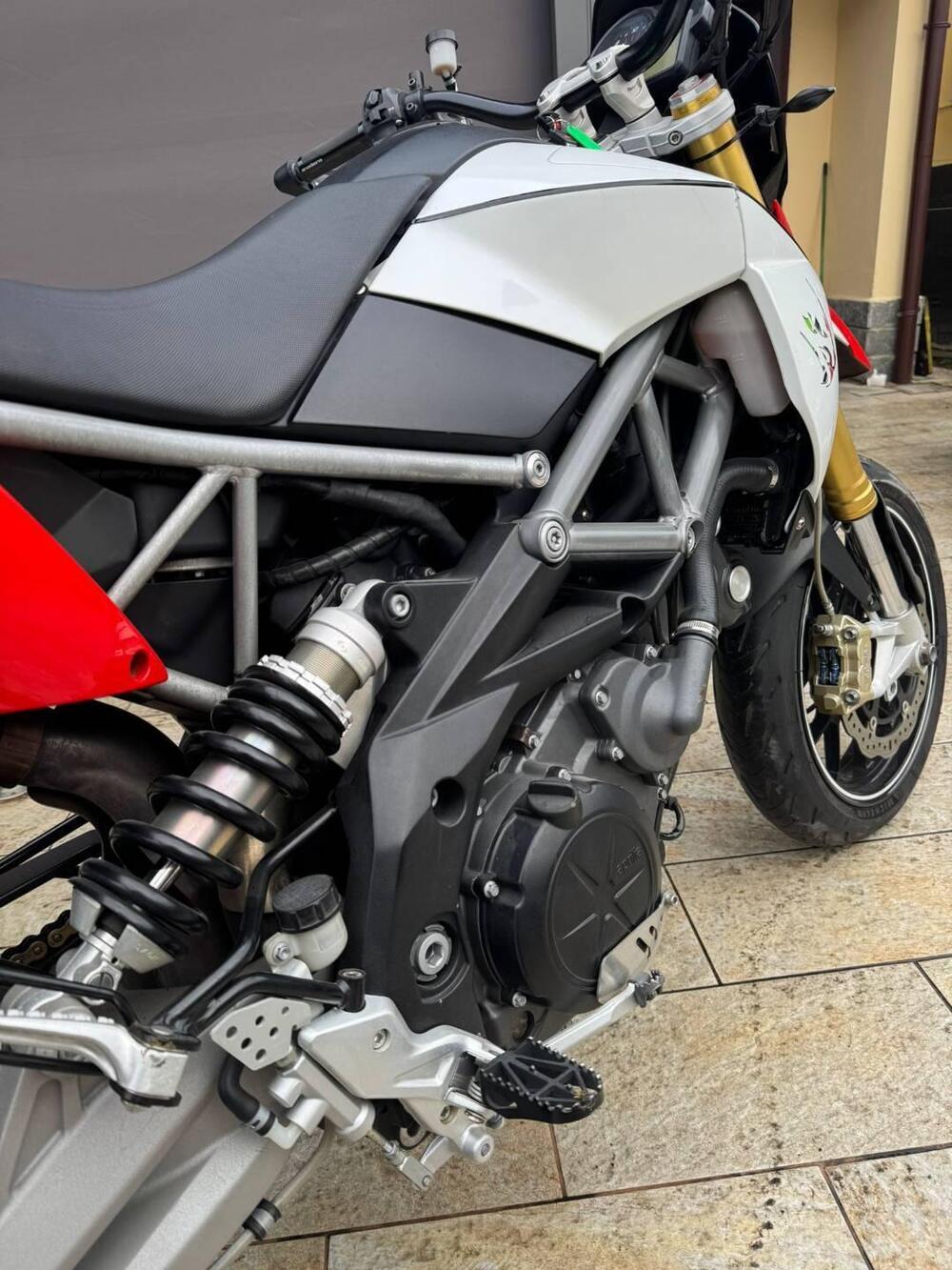 Aprilia Dorsoduro 750 (2009 - 14) (2)