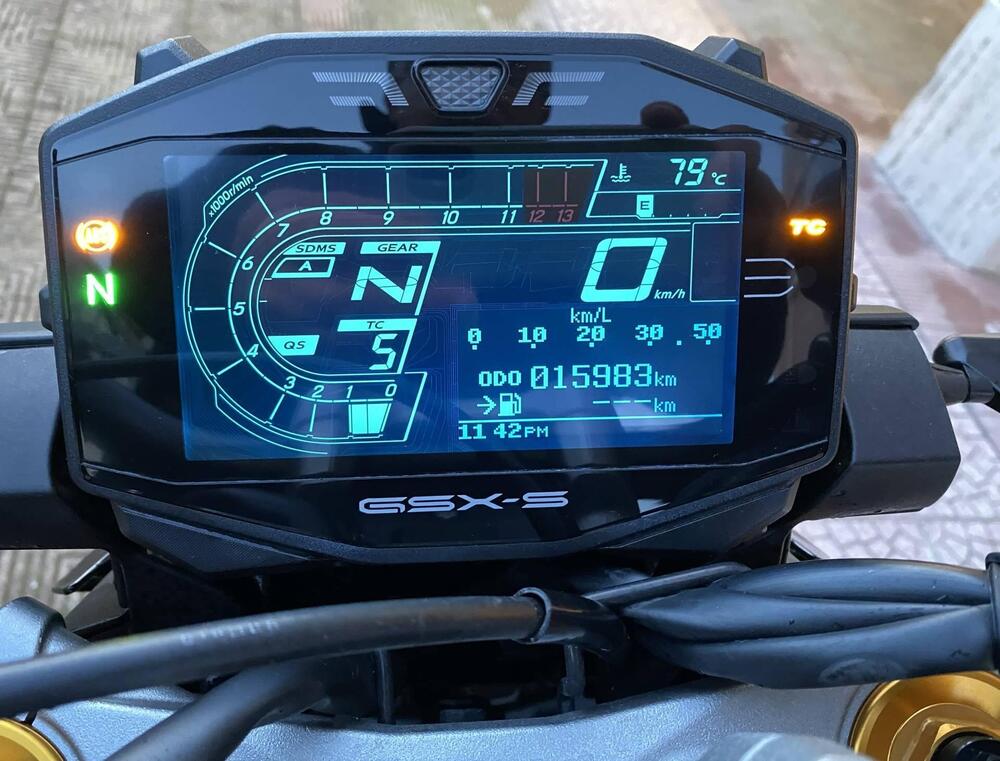 Suzuki GSX-S1000 (2021 - 25) (9)