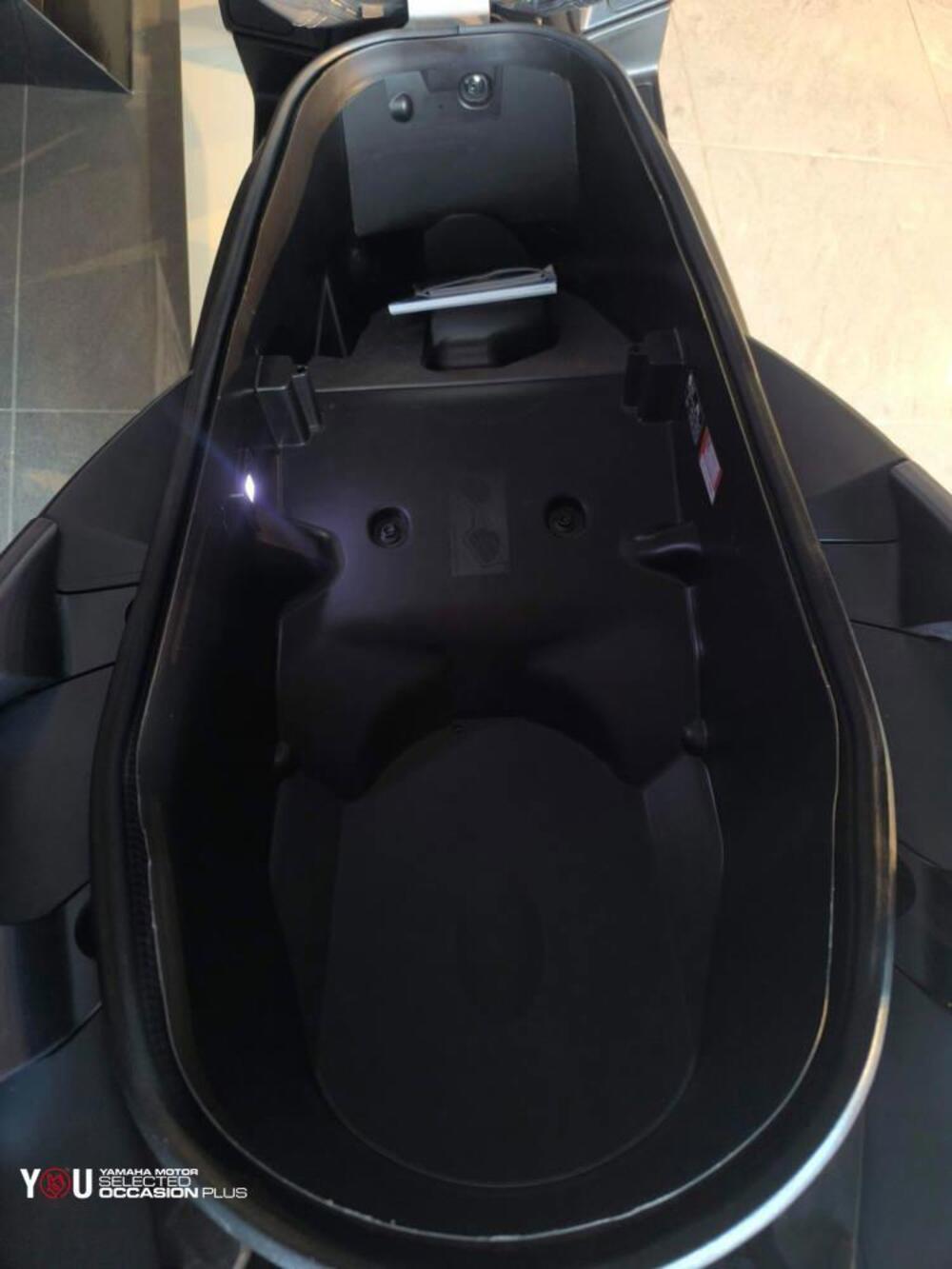 Yamaha X-Max 300 (2021 - 24) (4)