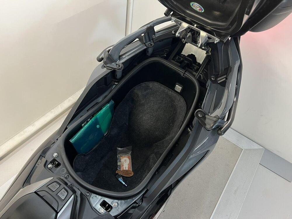 Yamaha T-Max 560 Tech Max (2020) (9)