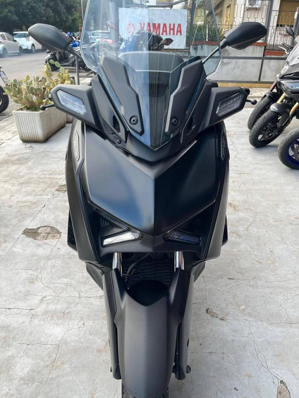 Yamaha X-Max 300 Tech Max (2021 - 24) (2)