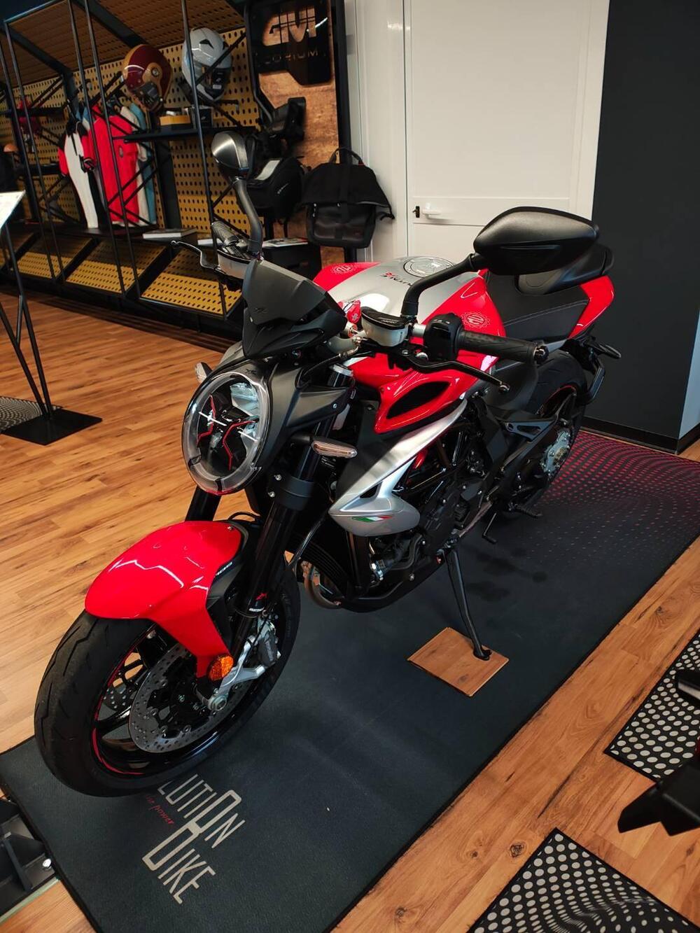 MV Agusta Brutale 800 RR Ottantesimo (2025 - 26) (4)