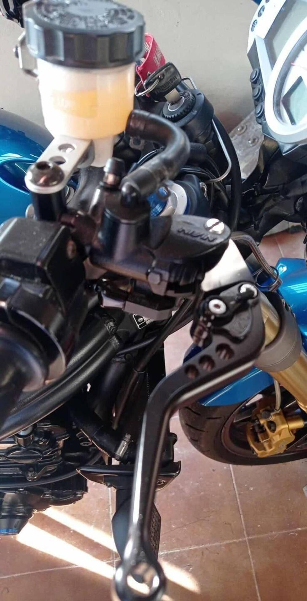 Triumph Speed Triple 1050 (2005 - 11) (2)