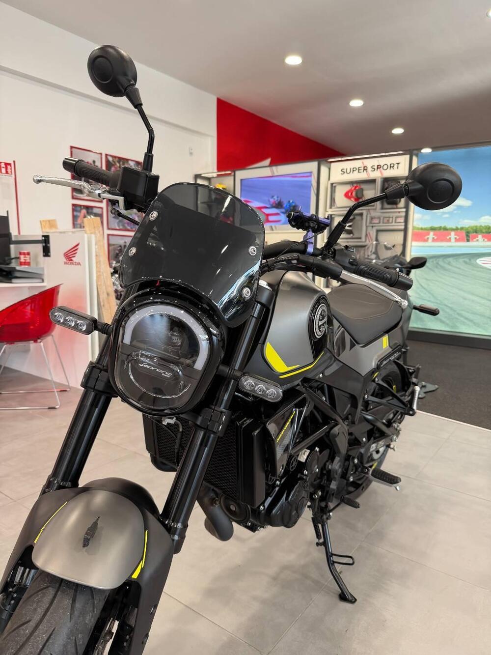 Benelli Leoncino 250 (2021 - 25) (2)