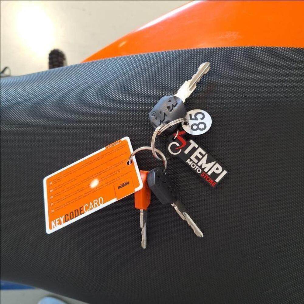 KTM 990 Supermoto (2007 - 08) (2)