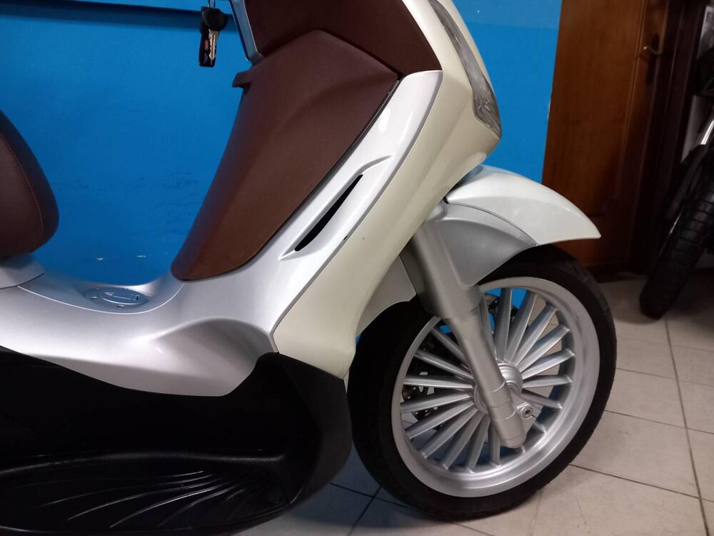 Piaggio Beverly 300 i.e. (2010 - 16) (16)
