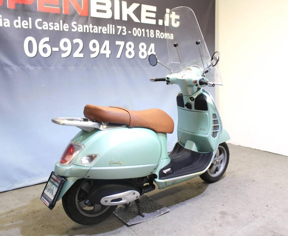 Vespa Granturismo 200 L (4)