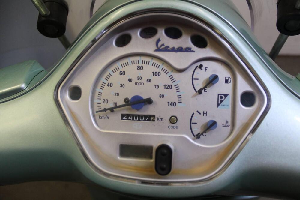 Vespa Granturismo 200 L (3)
