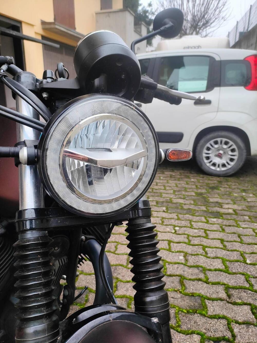 Moto Guzzi V7 III Stone Night Pack (2019 - 20) (5)