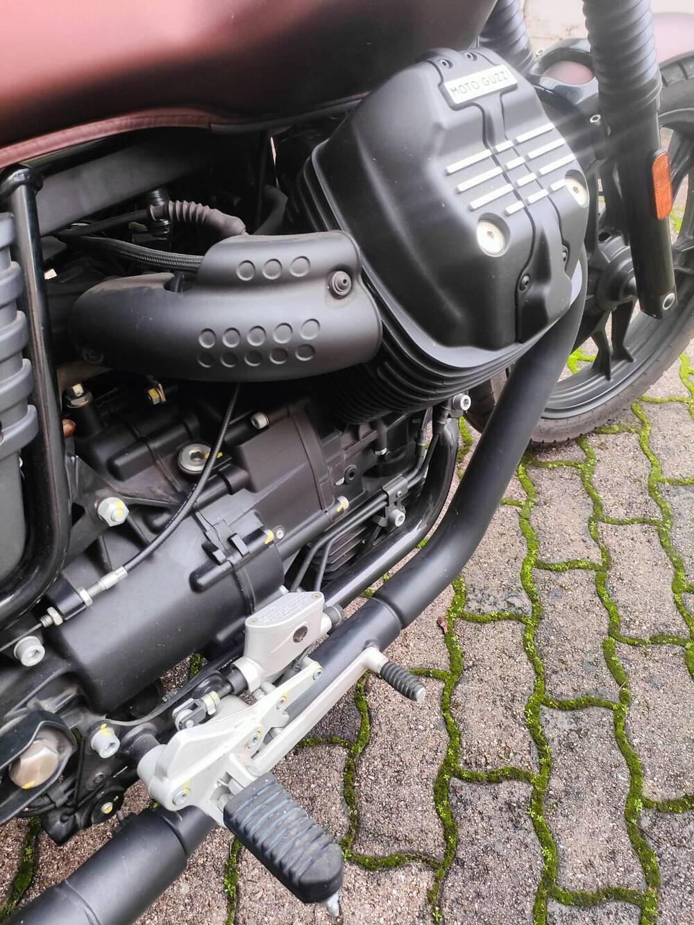 Moto Guzzi V7 III Stone Night Pack (2019 - 20) (6)