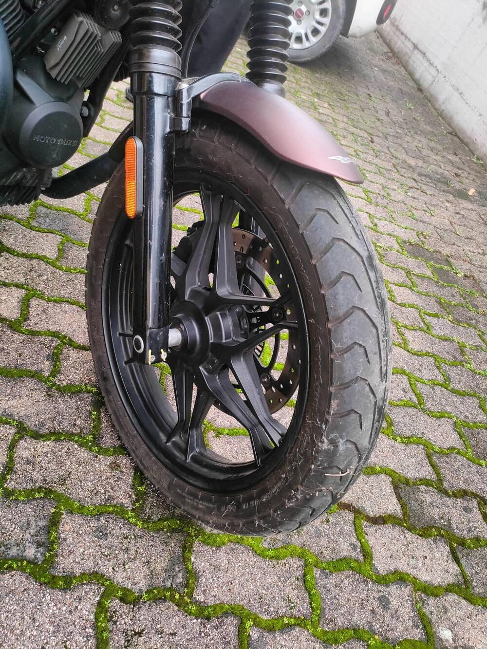 Moto Guzzi V7 III Stone Night Pack (2019 - 20) (7)